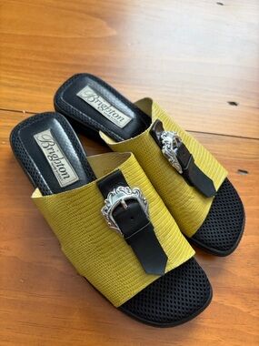 BRIGHTON VICKY Genuine Leather Buckle Accent SANDALS MULES SLIP ON SLIDES Sz 6.5